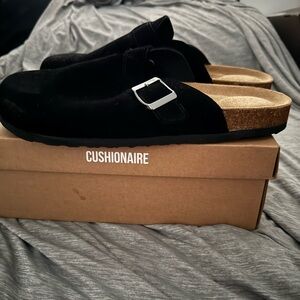 CUSHIONAIRE Women's Black Slip-On Loafers
